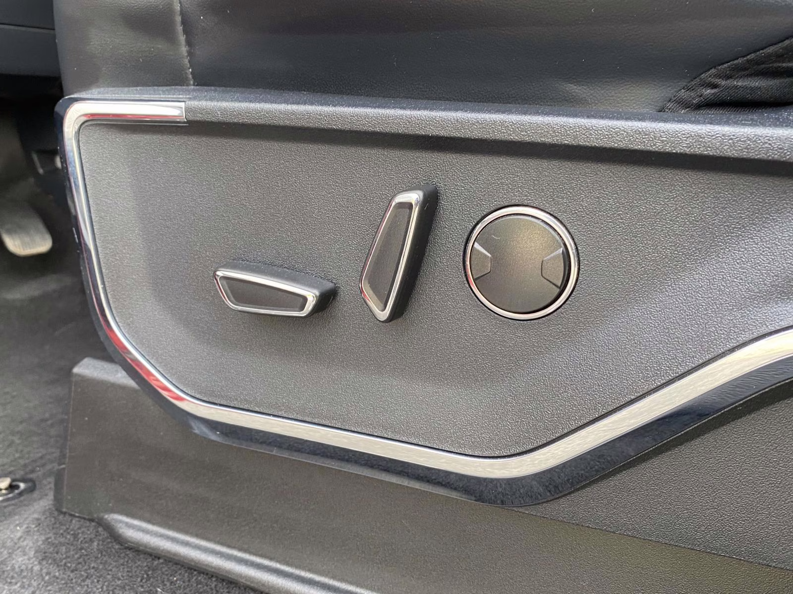 2023 Rapid Red Metallic Tinted Clearcoat Ford F-150 Platinum 4X4 Truck