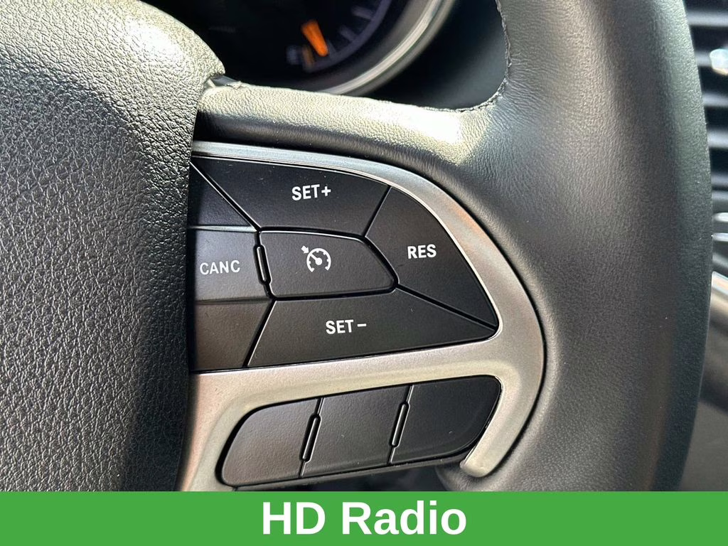 2018 Diamond Black Crystal Pearlcoat Jeep Grand Cherokee Altitude 4X4 SUV