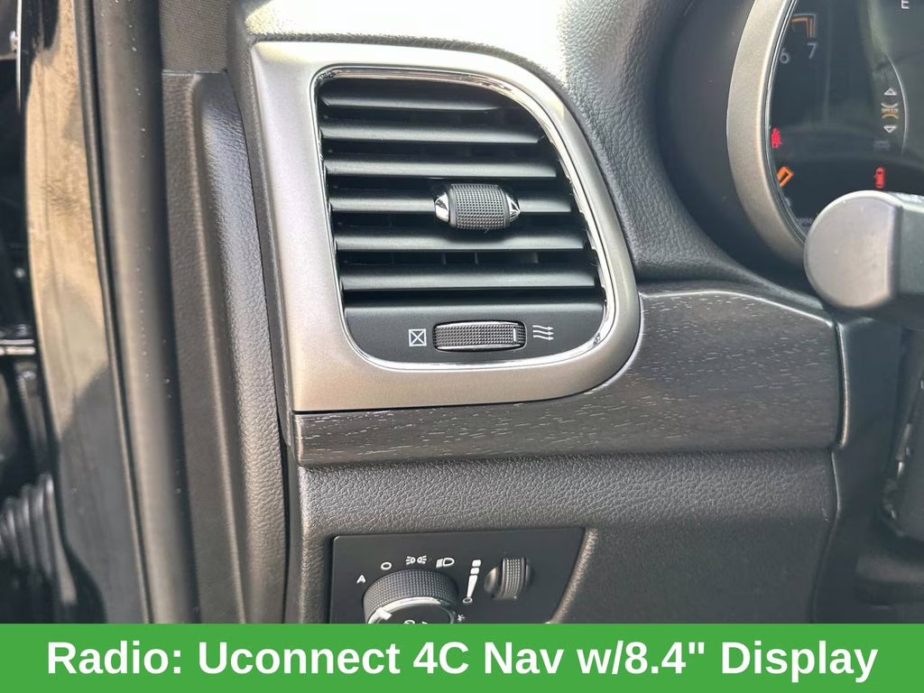 2018 Diamond Black Crystal Pearlcoat Jeep Grand Cherokee Altitude 4X4 SUV