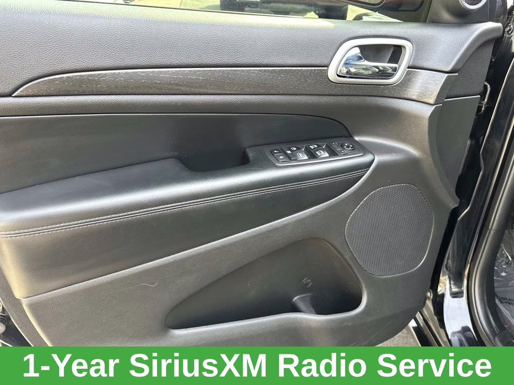 2018 Diamond Black Crystal Pearlcoat Jeep Grand Cherokee Altitude 4X4 SUV