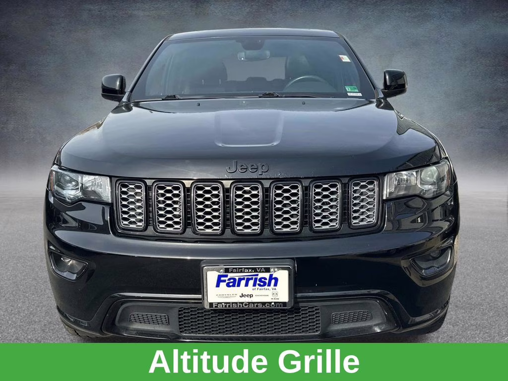 2018 Diamond Black Crystal Pearlcoat Jeep Grand Cherokee Altitude 4X4 SUV