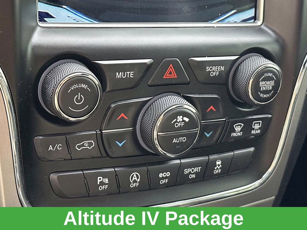 2018 Diamond Black Crystal Pearlcoat Jeep Grand Cherokee Altitude 4X4 SUV