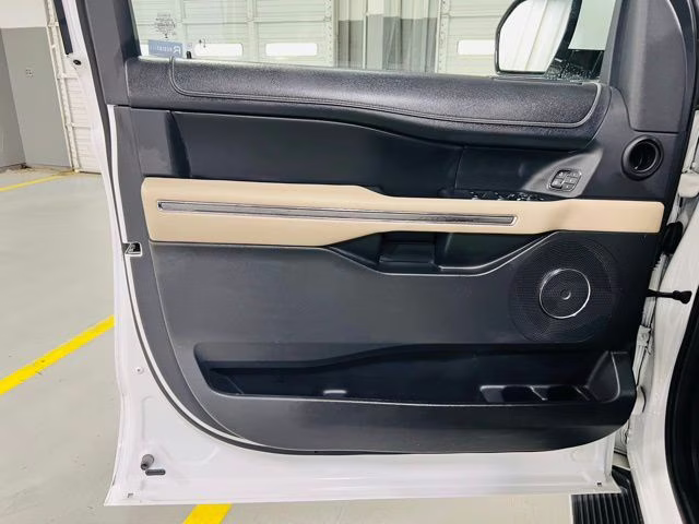 2023 Oxford White Ford Expedition Max XLT 4X4 SUV