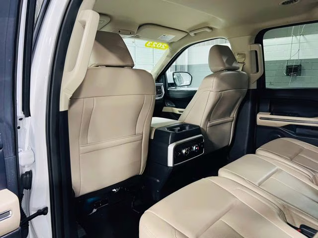 2023 Oxford White Ford Expedition Max XLT 4X4 SUV