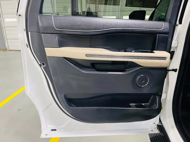 2023 Oxford White Ford Expedition Max XLT 4X4 SUV