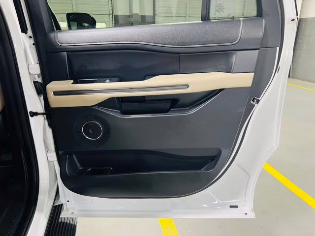 2023 Oxford White Ford Expedition Max XLT 4X4 SUV