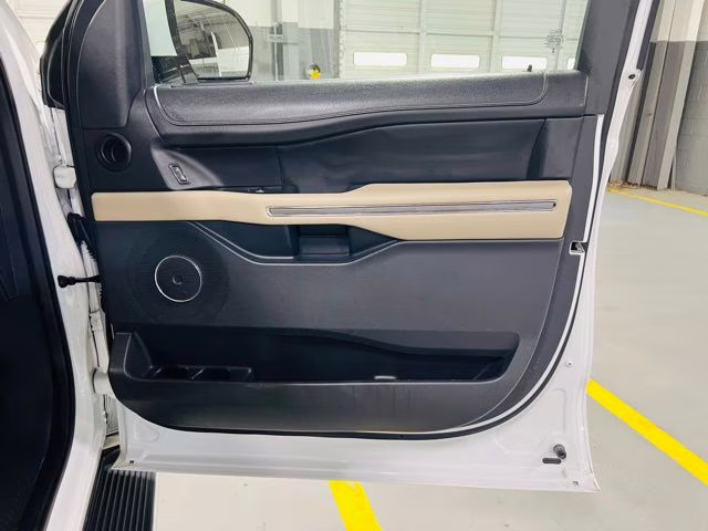 2023 Oxford White Ford Expedition Max XLT 4X4 SUV