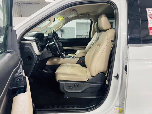2023 Oxford White Ford Expedition Max XLT 4X4 SUV