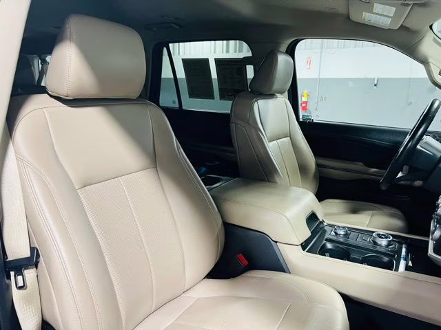 2023 Oxford White Ford Expedition Max XLT 4X4 SUV