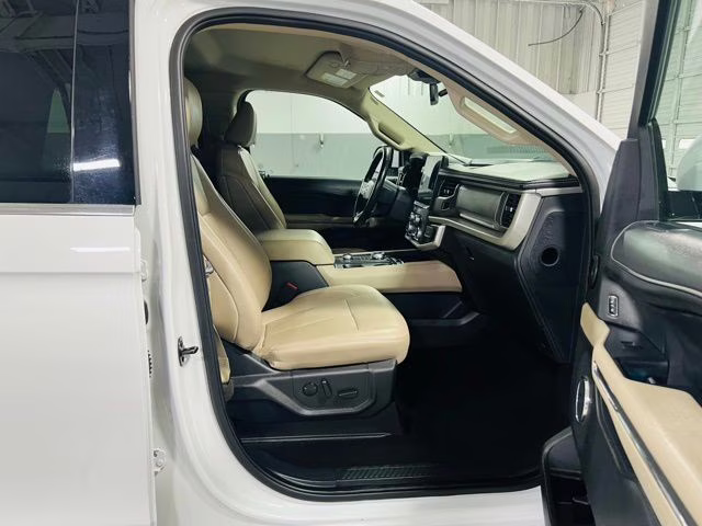 2023 Oxford White Ford Expedition Max XLT 4X4 SUV