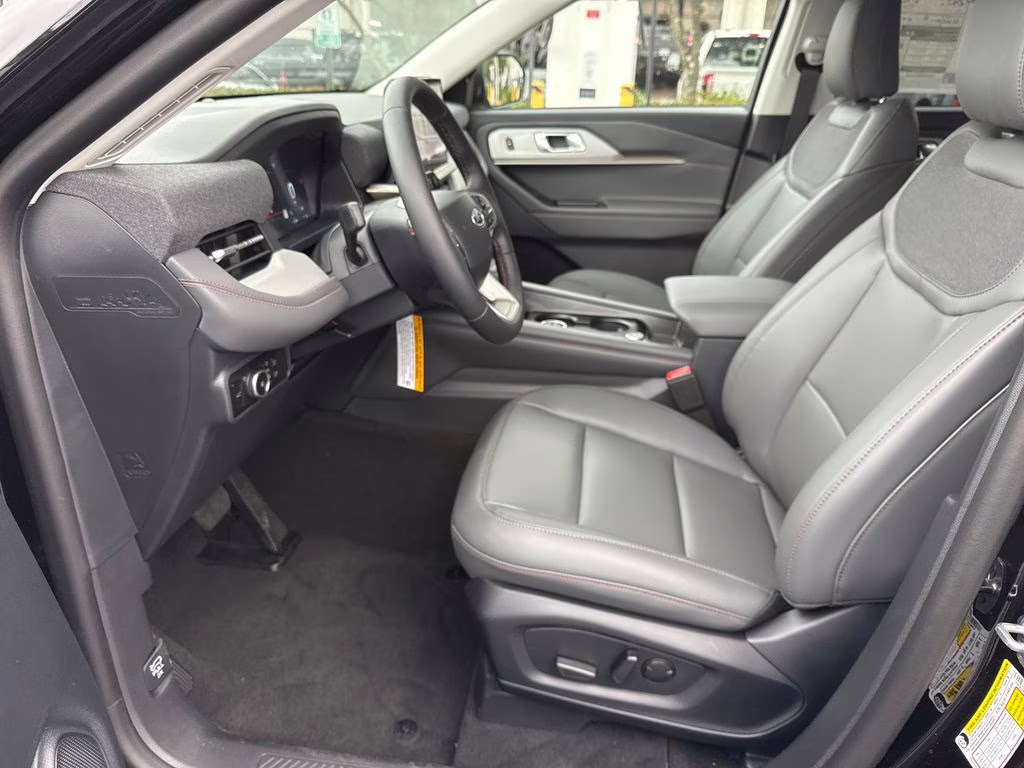 2026 Agate Black Metallic Ford Explorer Active RWD SUV