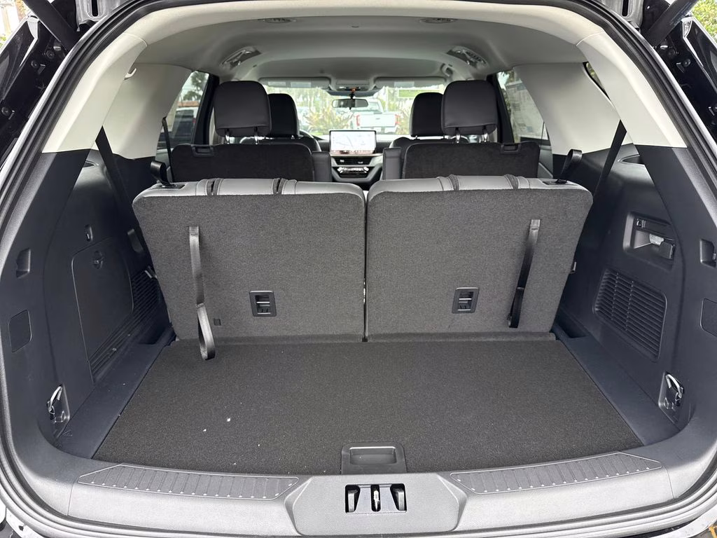 2026 Agate Black Metallic Ford Explorer Active RWD SUV