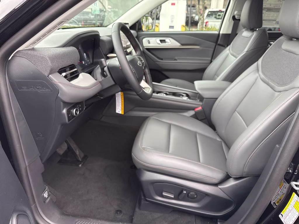 2026 Black Metallic Ford Explorer Active RWD SUV