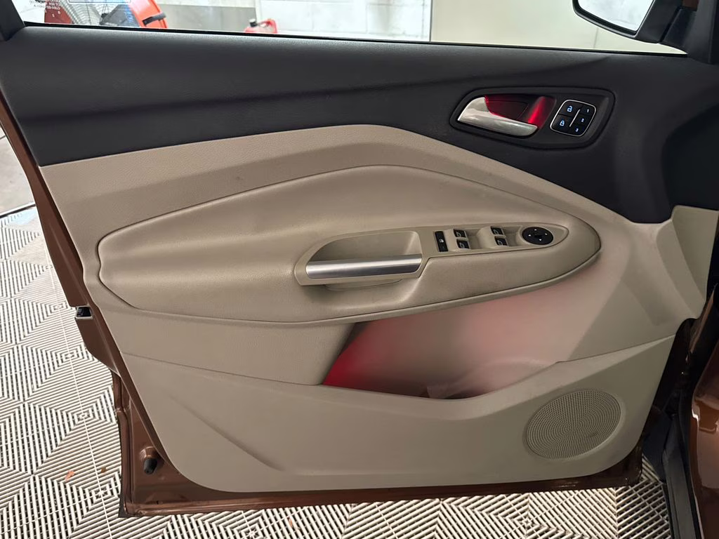 2017 Canyon Ridge Metallic Ford Escape Titanium FWD SUV