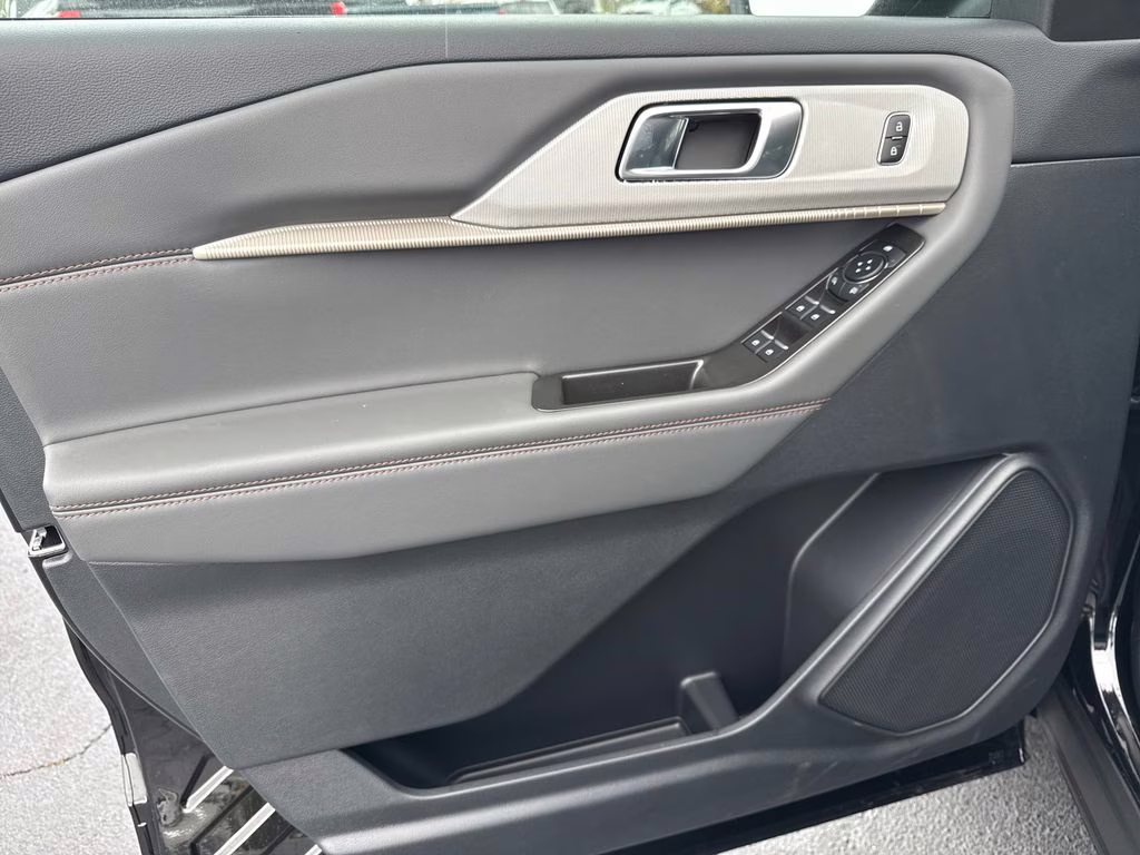 2026 Agate Black Metallic Ford Explorer Active RWD SUV