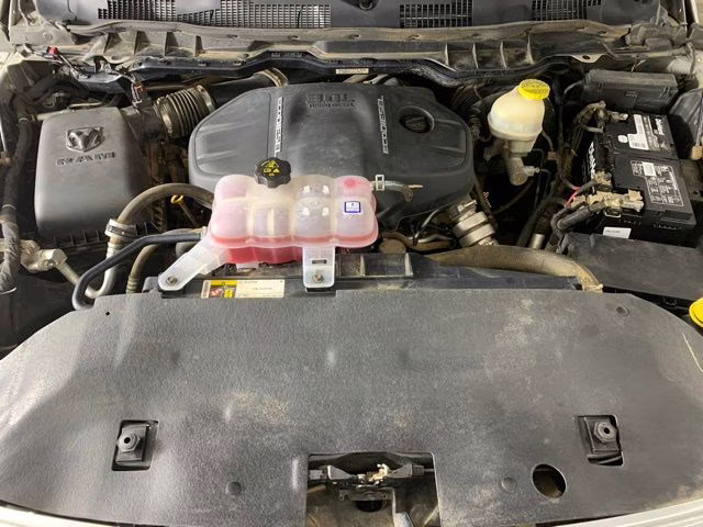 2017 Bright Silver Metallic Clearcoat Ram 1500 Big Horn 4X4 Truck