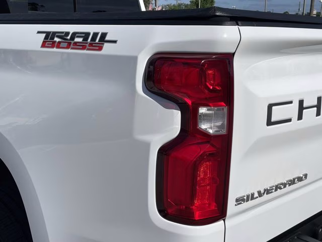 2021 Summit White Chevrolet Silverado 1500 LT Trail Boss 4X4 Truck