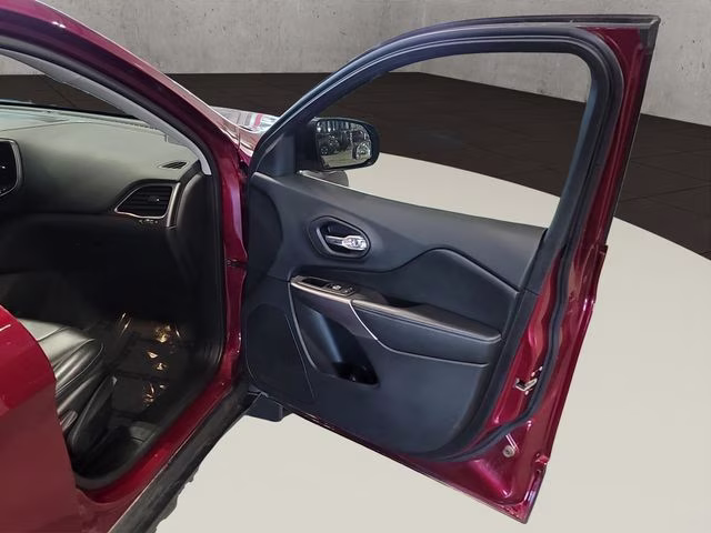 2019 Velvet Red Pearlcoat Jeep Cherokee Latitude Plus 4X4 SUV