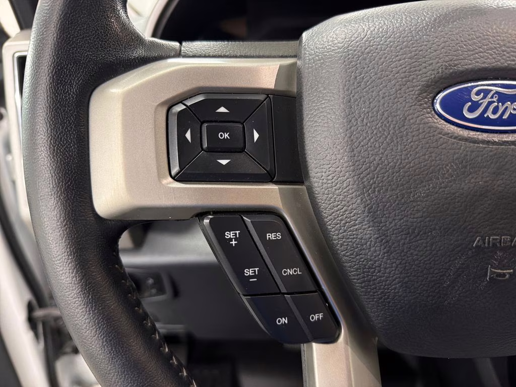 2022 Star White Metallic Tri-Coat Ford Super Duty F-250 SRW Lariat 4X4 Truck