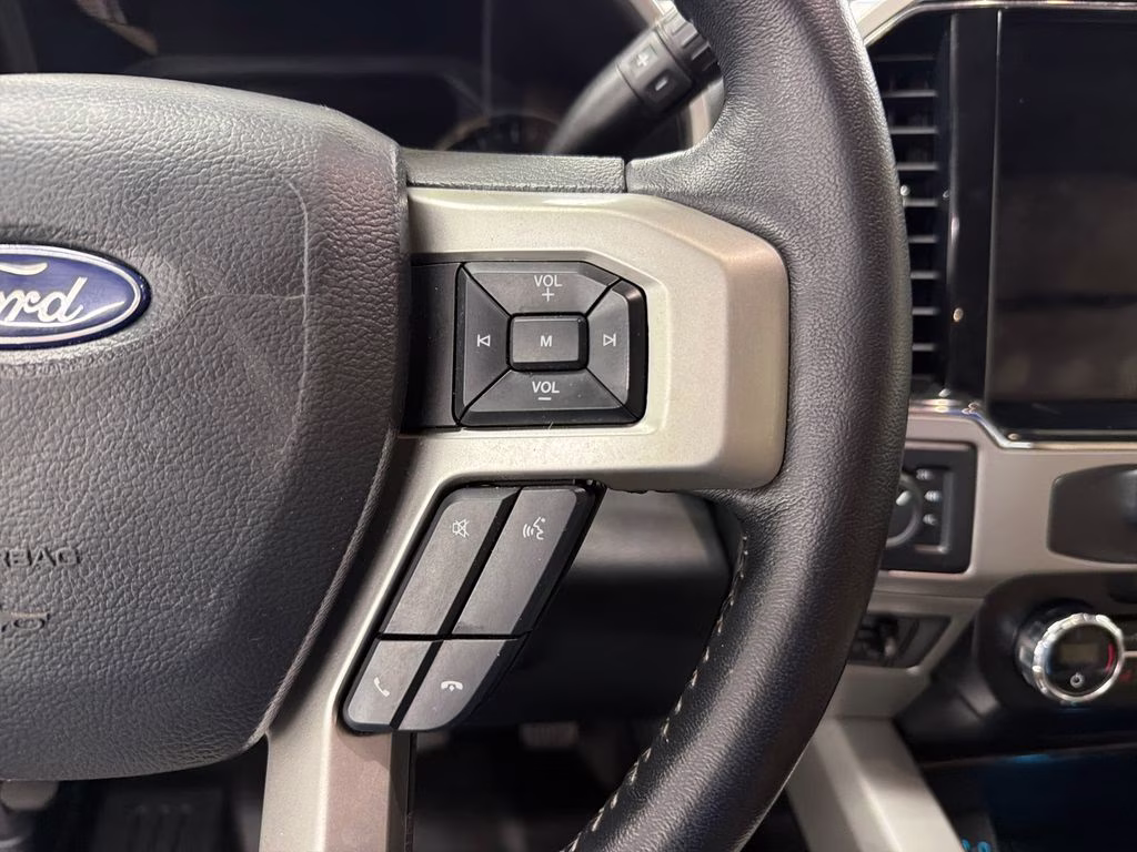 2022 White Metallic Ford Super Duty F-250 SRW Lariat 4X4 Truck