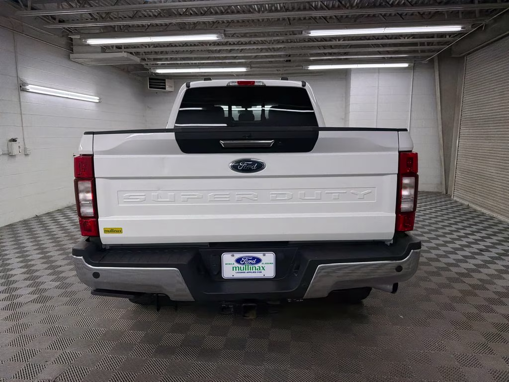 2022 White Metallic Ford Super Duty F-250 SRW Lariat 4X4 Truck