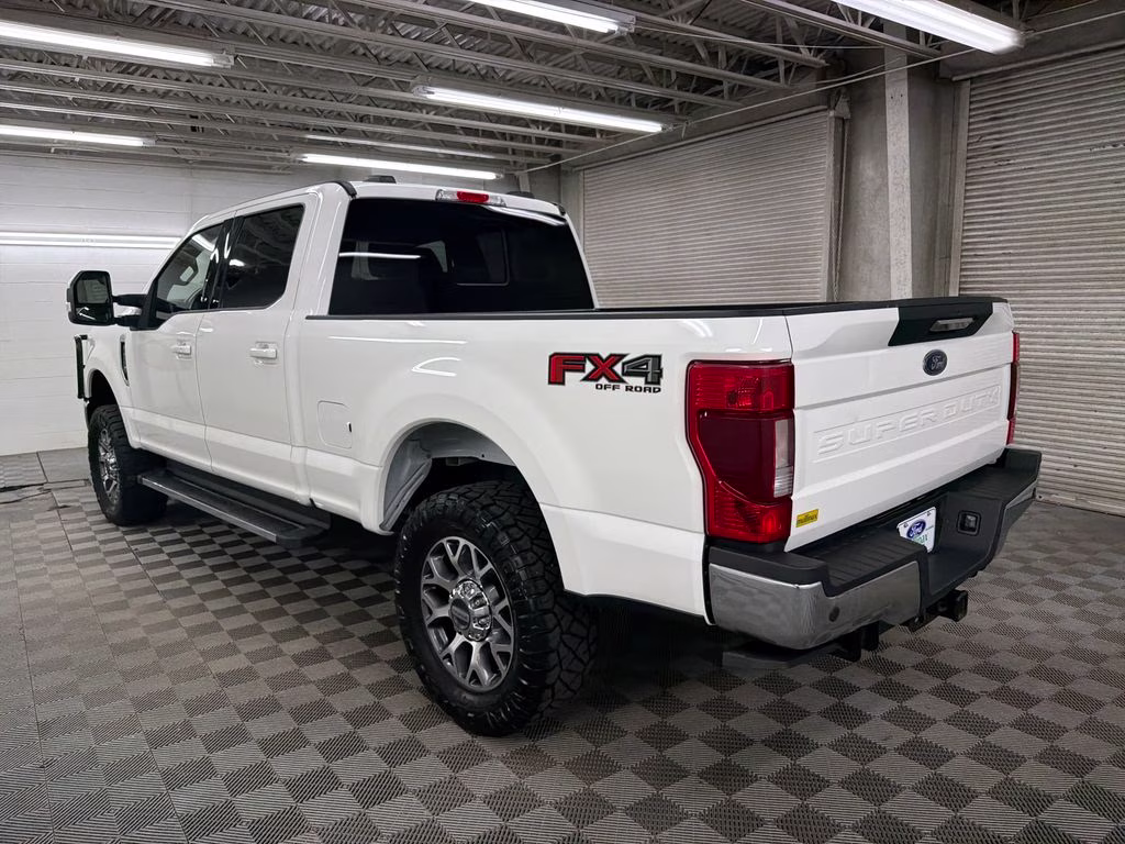 2022 White Metallic Ford Super Duty F-250 SRW Lariat 4X4 Truck