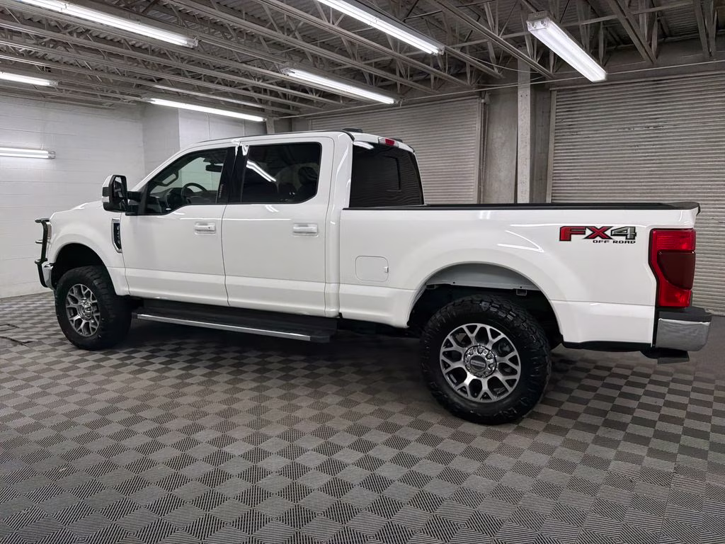 2022 White Metallic Ford Super Duty F-250 SRW Lariat 4X4 Truck