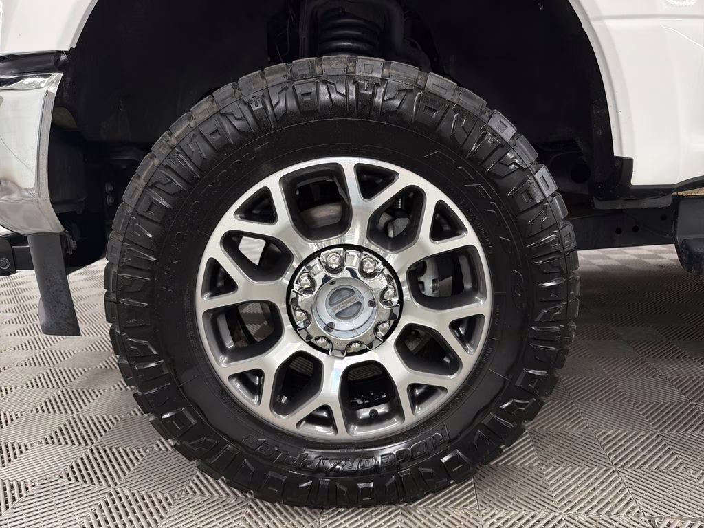 2022 Star White Metallic Tri-Coat Ford Super Duty F-250 SRW Lariat 4X4 Truck