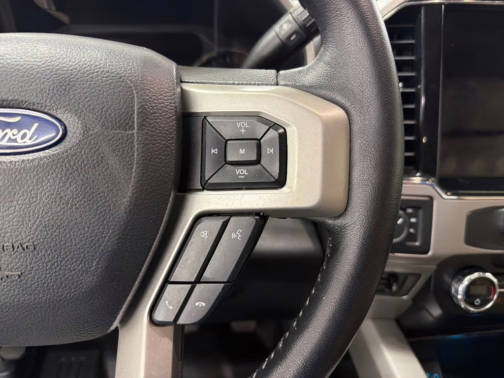 2022 Star White Metallic Tri-Coat Ford Super Duty F-250 SRW Lariat 4X4 Truck