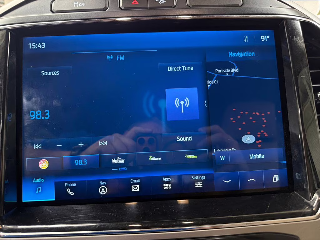 2022 Star White Metallic Tri-Coat Ford Super Duty F-250 SRW Lariat 4X4 Truck