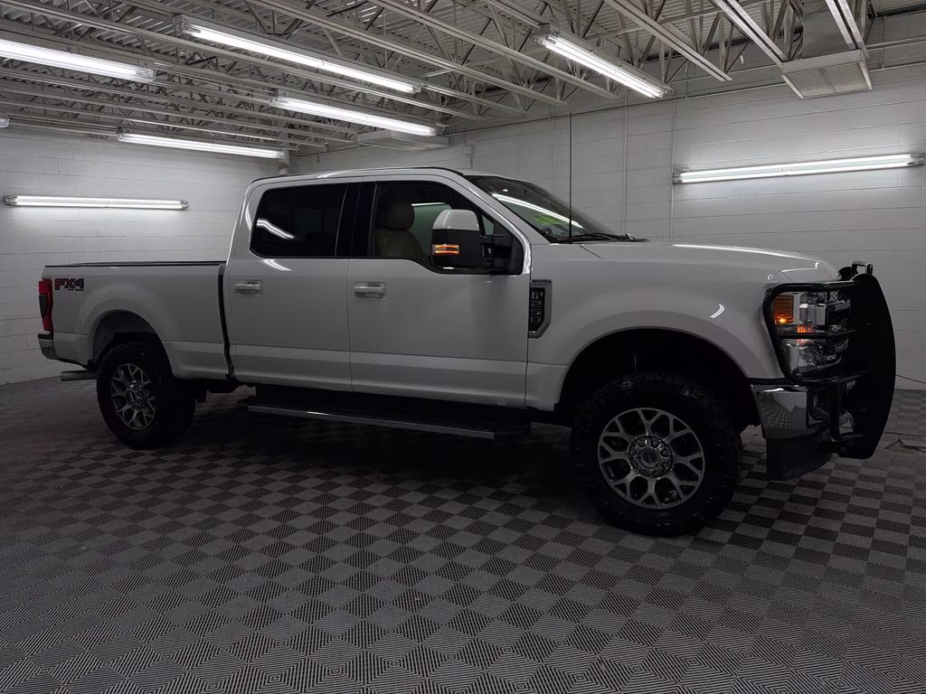 2022 White Metallic Ford Super Duty F-250 SRW Lariat 4X4 Truck