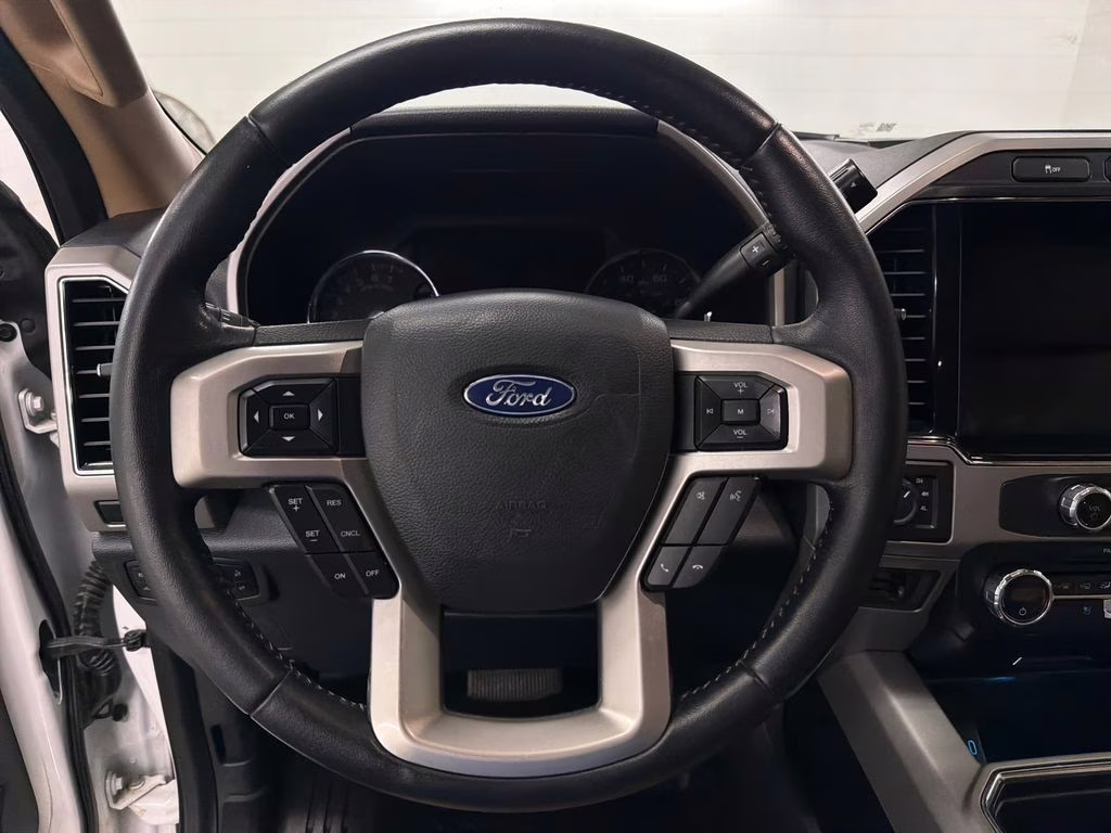 2022 Star White Metallic Tri-Coat Ford Super Duty F-250 SRW Lariat 4X4 Truck