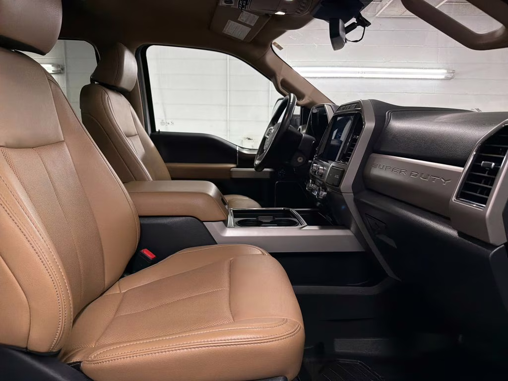 2022 Star White Metallic Tri-Coat Ford Super Duty F-250 SRW Lariat 4X4 Truck