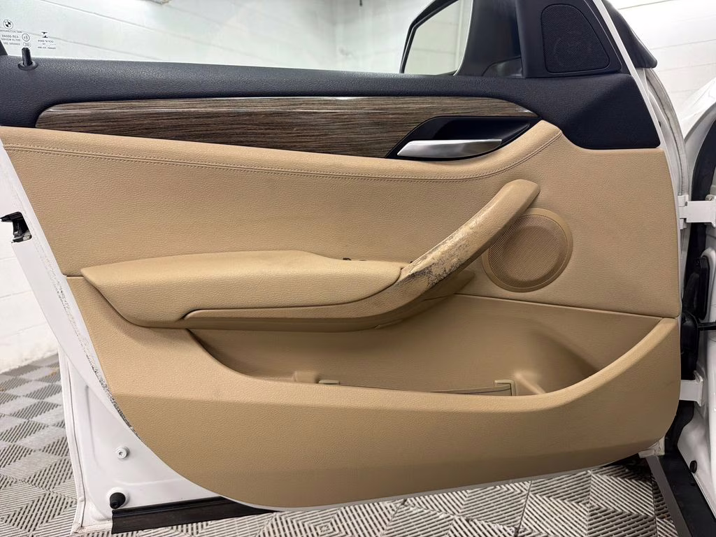 2015 Alpine White BMW X1 sDrive28i RWD SUV