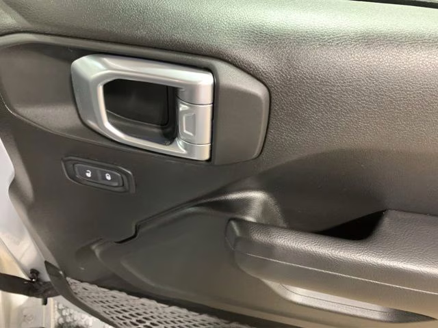 2024 Silver Zynith Clearcoat Jeep Wrangler Rubicon 4X4 SUV