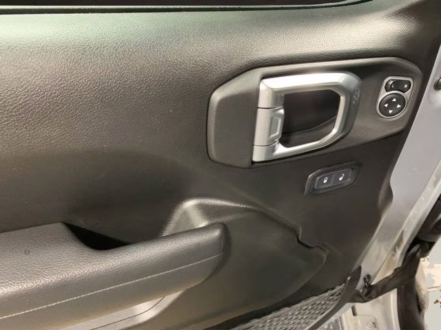 2024 Silver Zynith Clearcoat Jeep Wrangler Rubicon 4X4 SUV