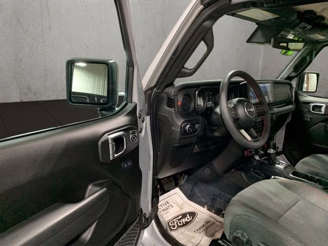 2024 Silver Zynith Clearcoat Jeep Wrangler Rubicon 4X4 SUV