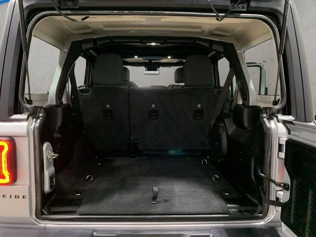 2024 Silver Zynith Clearcoat Jeep Wrangler Rubicon 4X4 SUV