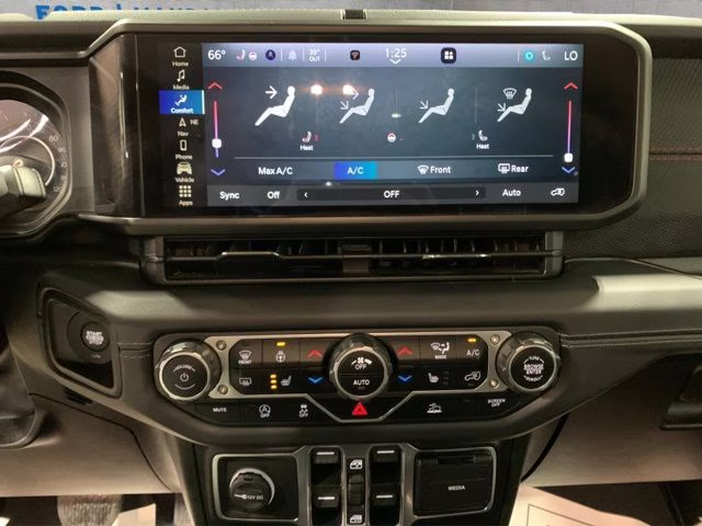 2024 Silver Zynith Clearcoat Jeep Wrangler Rubicon 4X4 SUV