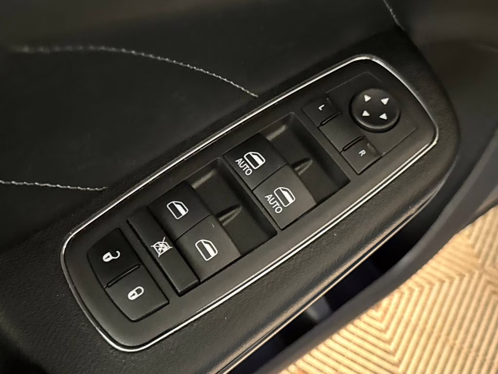 2023 B5 Blue Pearlcoat Dodge Charger R/T RWD Sedan