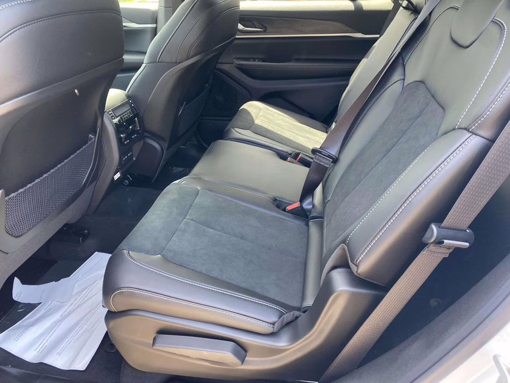 2026 Bright White Clearcoat Jeep Grand Cherokee L Laredo Altitude RWD SUV