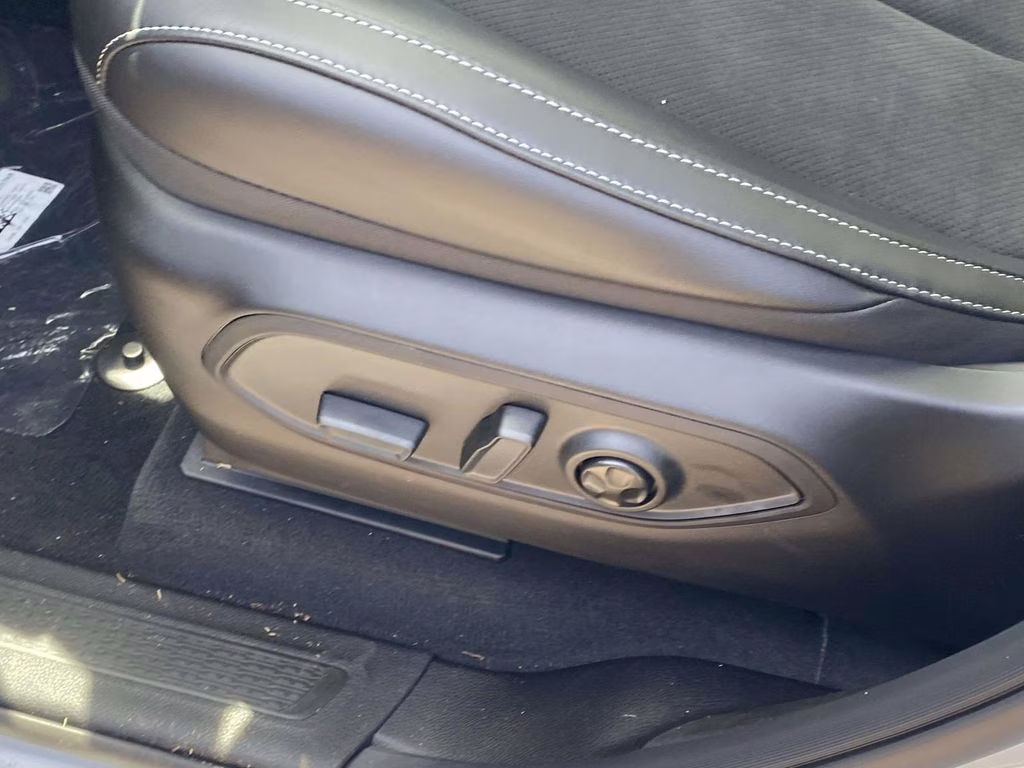 2026 Bright White Clearcoat Jeep Grand Cherokee L Laredo Altitude RWD SUV