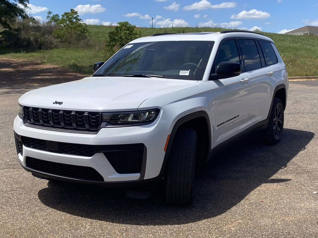 2026 Bright White Clearcoat Jeep Grand Cherokee L Laredo Altitude RWD SUV