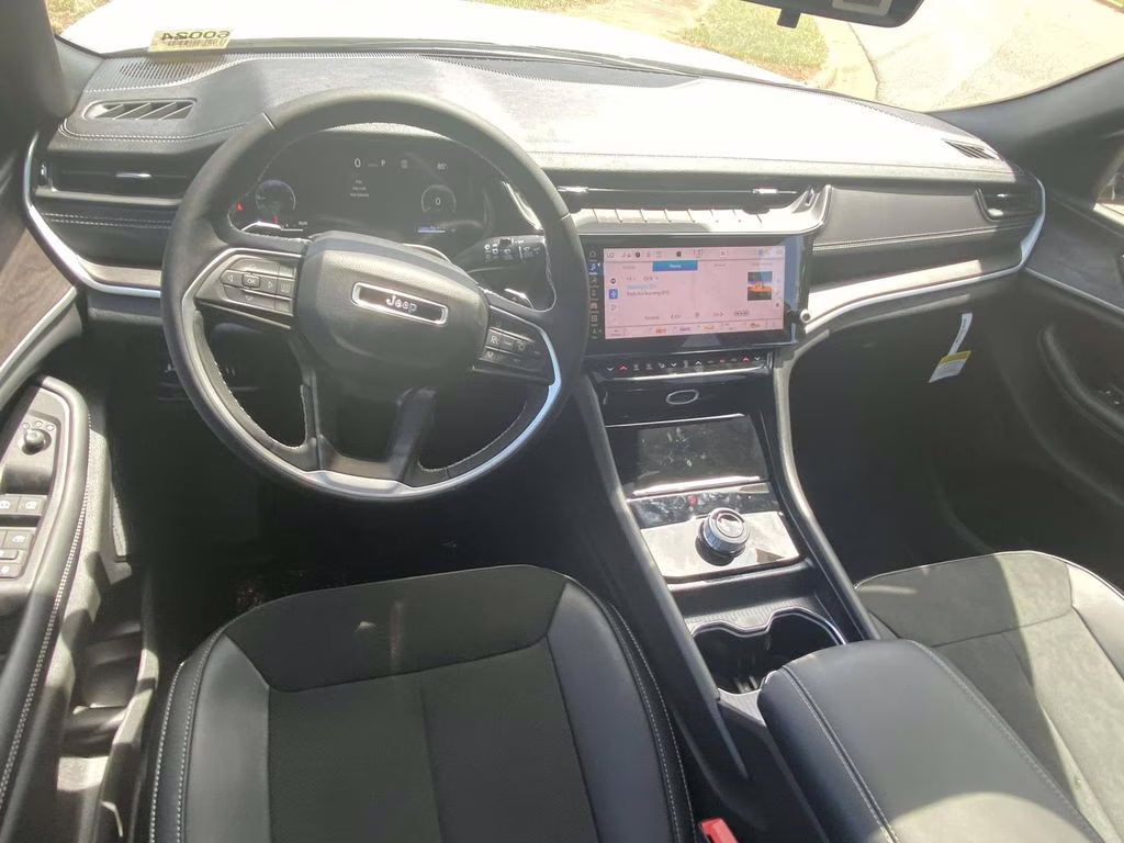 2026 Bright White Clearcoat Jeep Grand Cherokee L Laredo Altitude RWD SUV