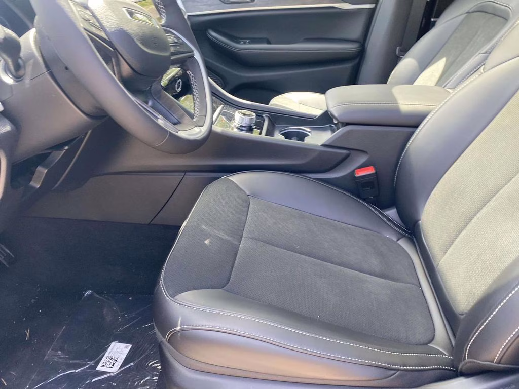 2026 Bright White Clearcoat Jeep Grand Cherokee L Laredo Altitude RWD SUV