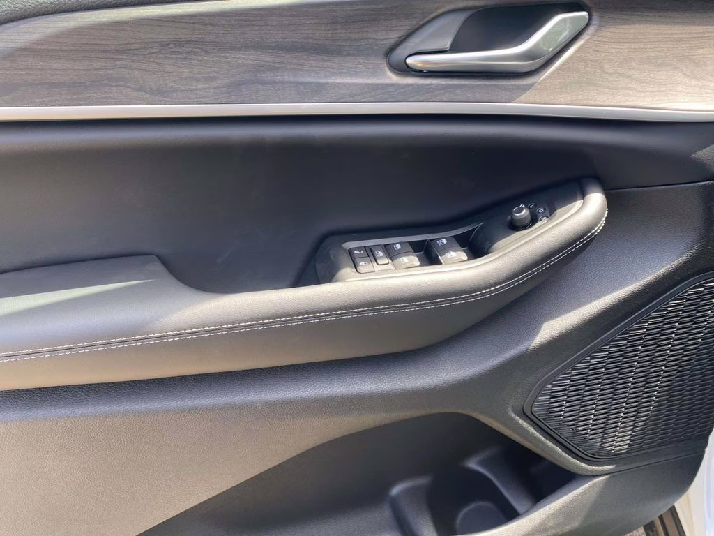 2026 Bright White Clearcoat Jeep Grand Cherokee L Laredo Altitude RWD SUV