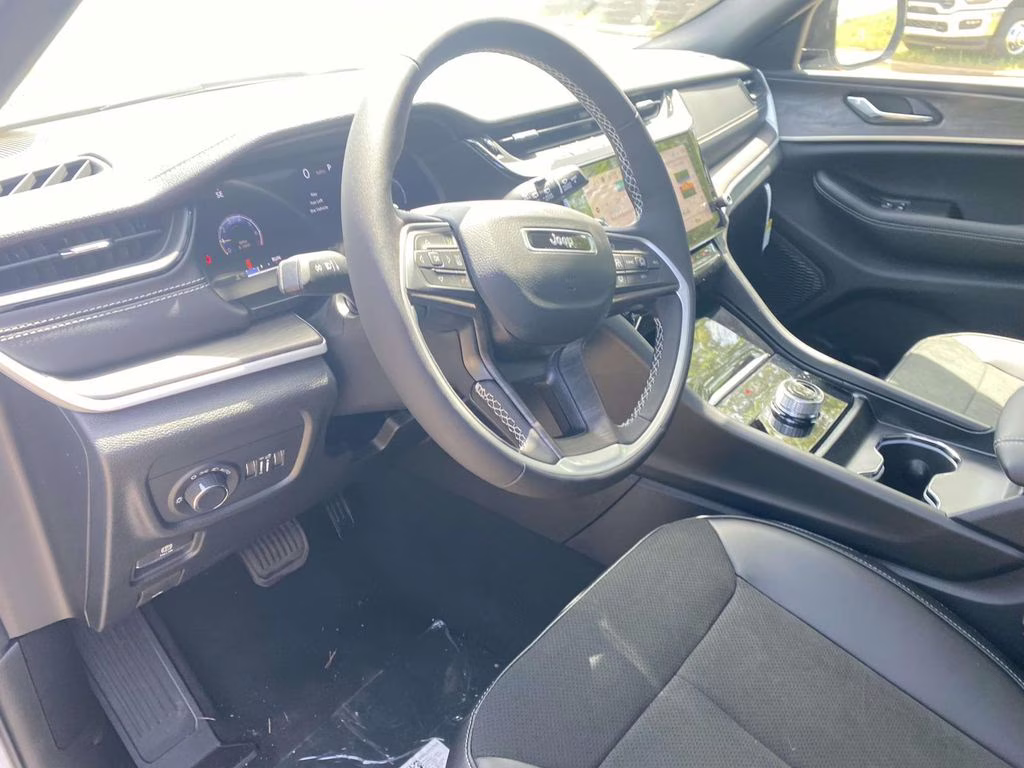 2026 Bright White Clearcoat Jeep Grand Cherokee L Laredo Altitude RWD SUV