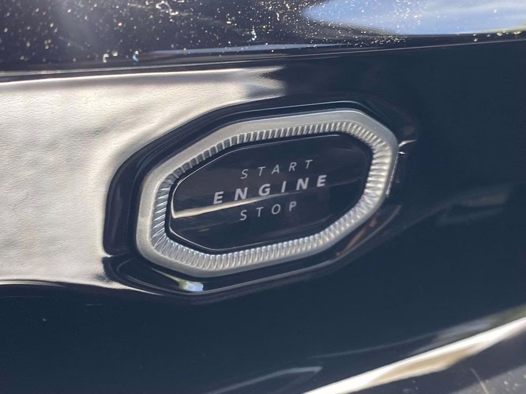 2026 Bright White Clearcoat Jeep Grand Cherokee L Laredo Altitude RWD SUV