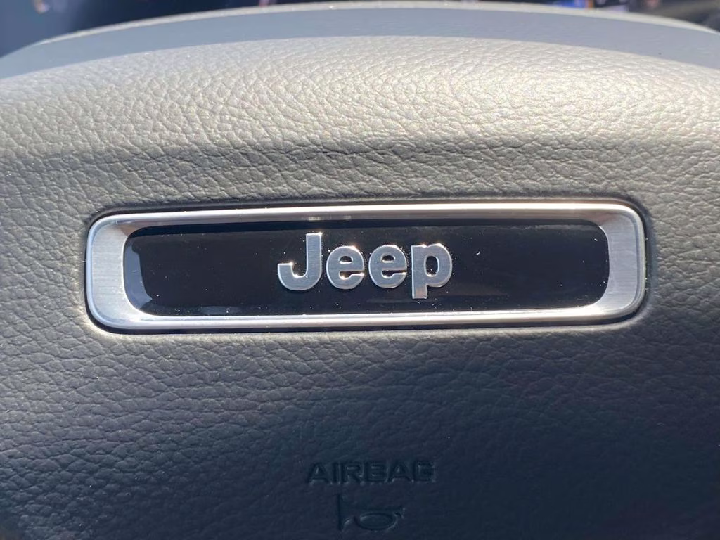 2026 Bright White Clearcoat Jeep Grand Cherokee L Laredo Altitude RWD SUV