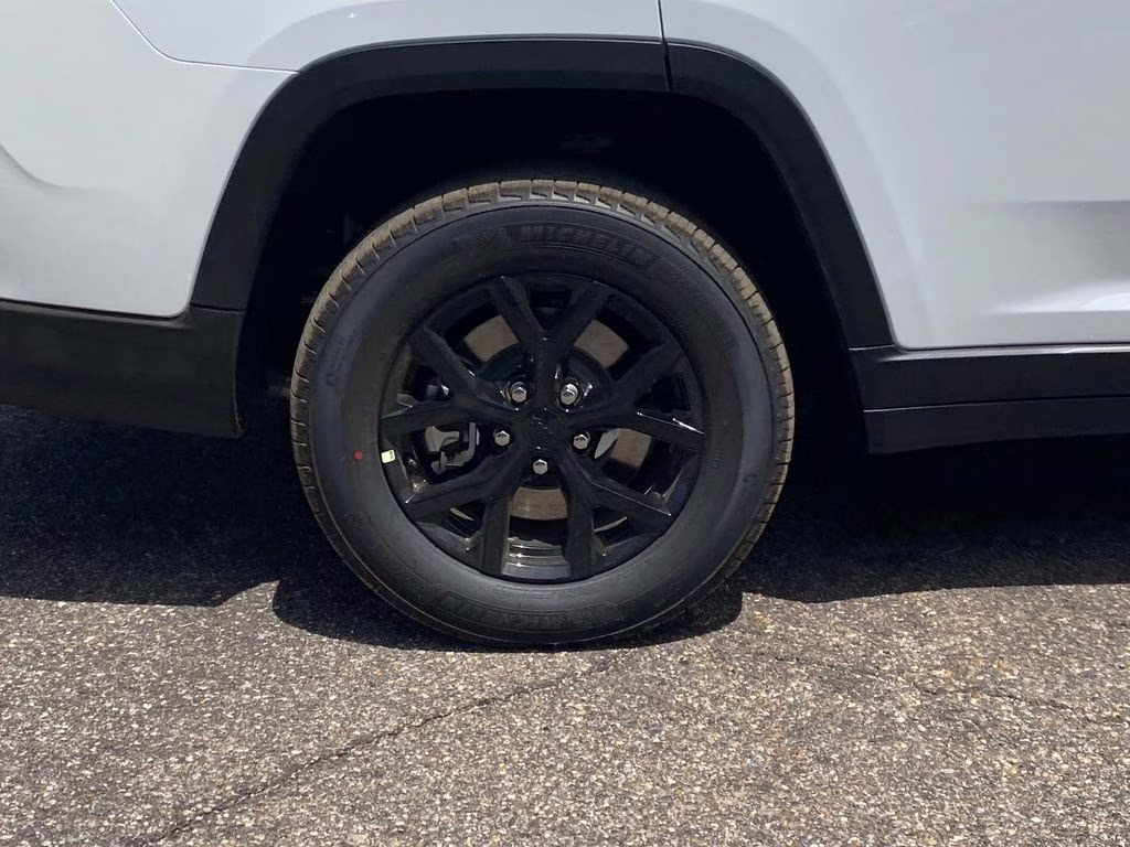 2026 Bright White Clearcoat Jeep Grand Cherokee L Laredo Altitude RWD SUV